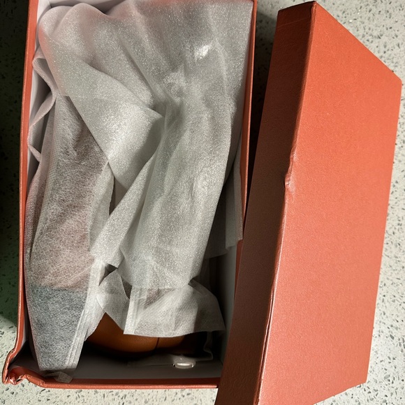 Women’s dual-toned chunky block heel pumps in Size 9 👠🤎🖤 - Picture 2 of 8